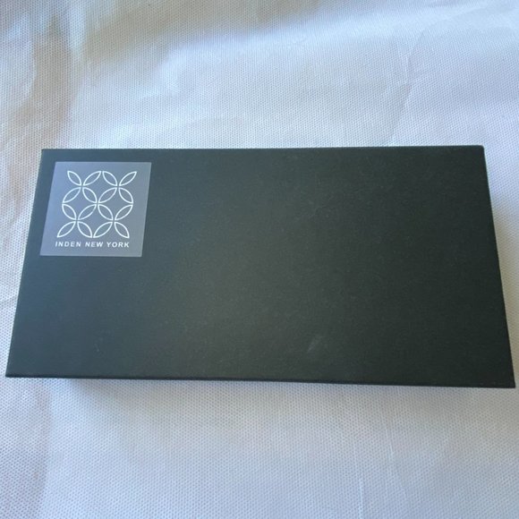 Inden Japanese Designer Handmade Lacquered Red Leather Heart Wallet - Picture 11 of 13